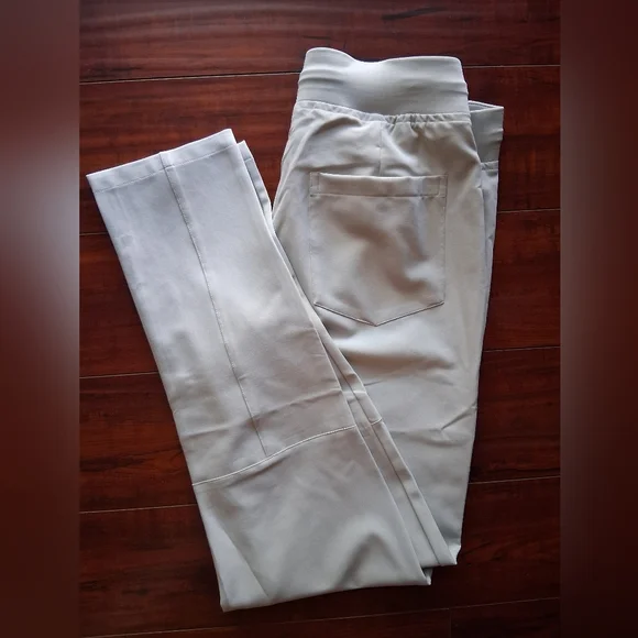 NWOT Mandala Scrubs 1 Pocket Top w/ Mandala Skinny Leg Pants - Picture 3 of 9